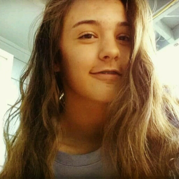 Meet your Posher, Elle - Picture 1 of 1